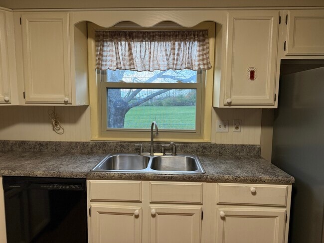 Photo - 18 Circle Dr