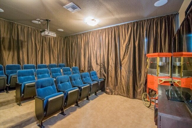 Photo - Ground Floor 2 Bedroom 1 Bathroom in Riverview, FL - Walk to Riverview Theater Unit 101