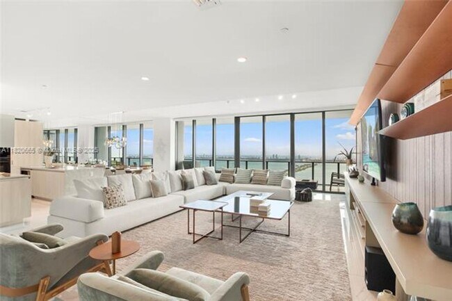 Photo - 3131 NE 7th Ave Apartamento Unidad 3131 NE 7th Ave  PH5102