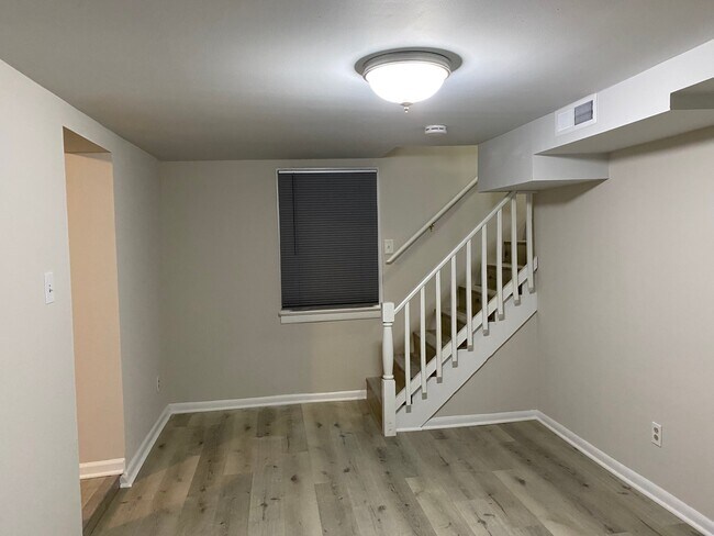 Photo - 563 Pennington Ave