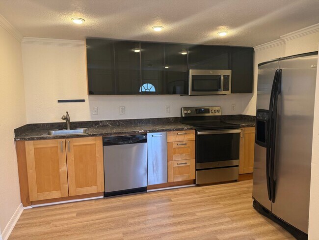 Photo - West Walnut St Unit W. Walnut Apt # 3