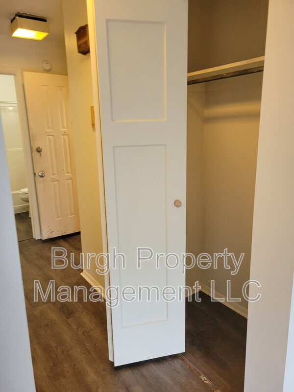 Building Photo - 534 Fallowfield Ave Unit #4 Rental