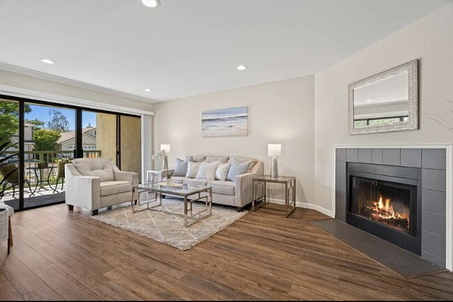 Norfolk Pine luxury floors, designer paint... - Norfolk Pine luxury floors, designer paint... Apartment