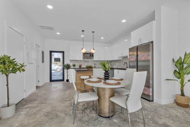 Photo - Modern + Classic Feel in the Heart of Downtown Chattanooga | 4 beds, 2.5 baths!