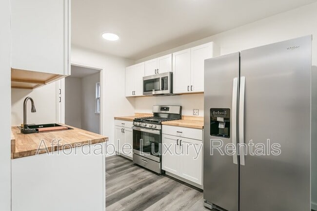 Photo - 805 N Landing Rd