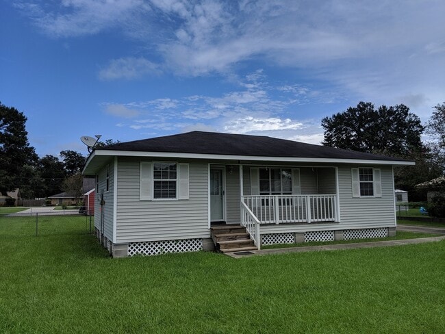 Photo - ADORABLE 3 Bed 1 bath in Breaux Bridge!!