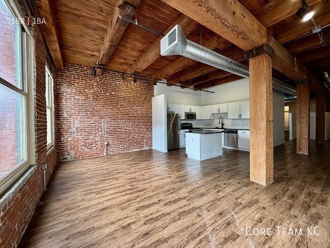 Building Photo - 204 Walnut St Unit 213