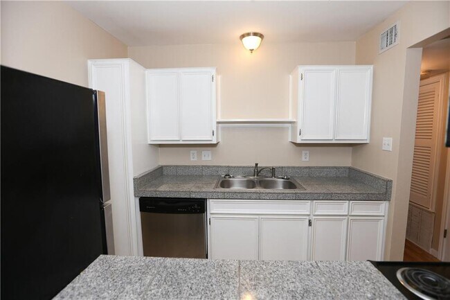Photo - 400 W 35th St Unidad 202