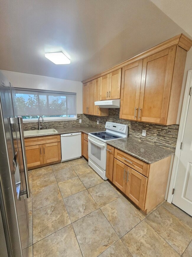 Photo - 2253 Hamlin Dr