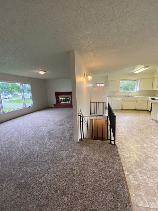 Photo - 4 - bedroom home close to Stateline