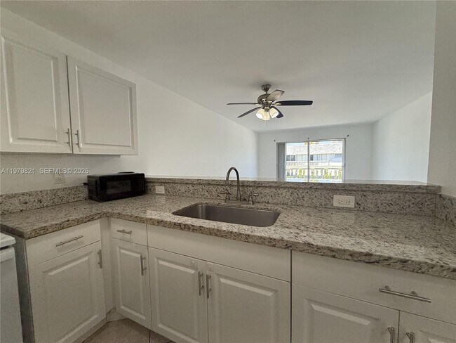 Building Photo - 15201 NE 6th Ave Unit C311