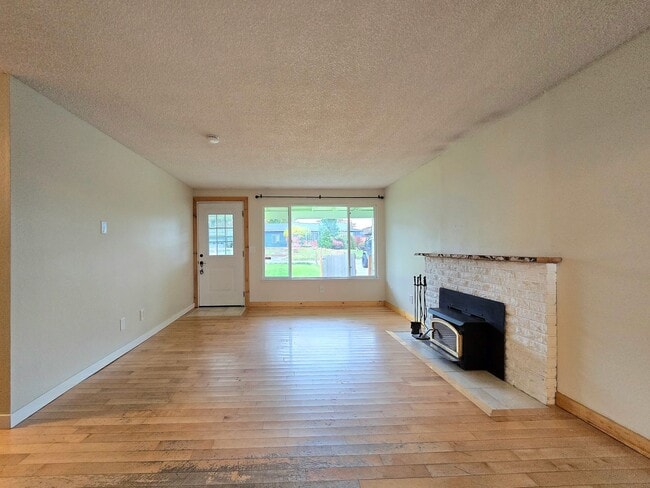 Photo - 3 Bedroom Home in Marysville Available Now!