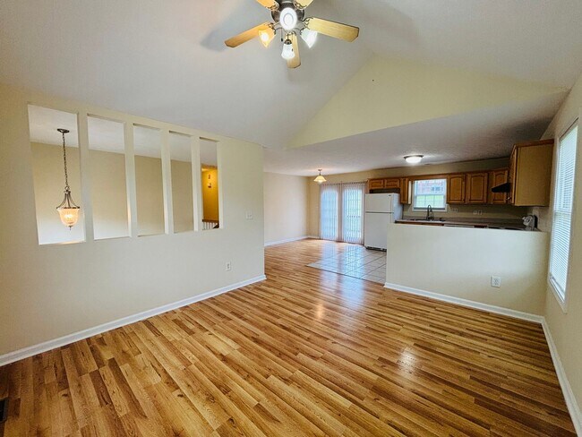 Photo - 228 Mountain Breeze Dr