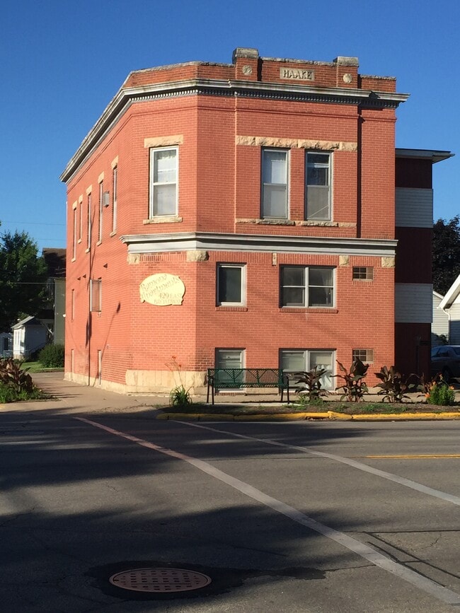 Building Photo - 429 E Broadway St Unit #4