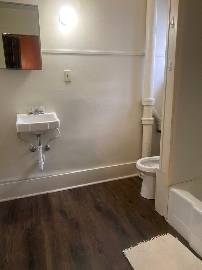 Photo - 426 E 13th St Unit 426 E 13th 2FL FR