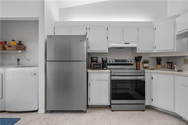 Photo - 1544 SW Silver Pine Way