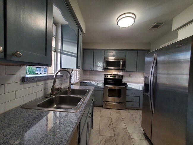 Kitchen - 1713 El Camino Rd Unit 5