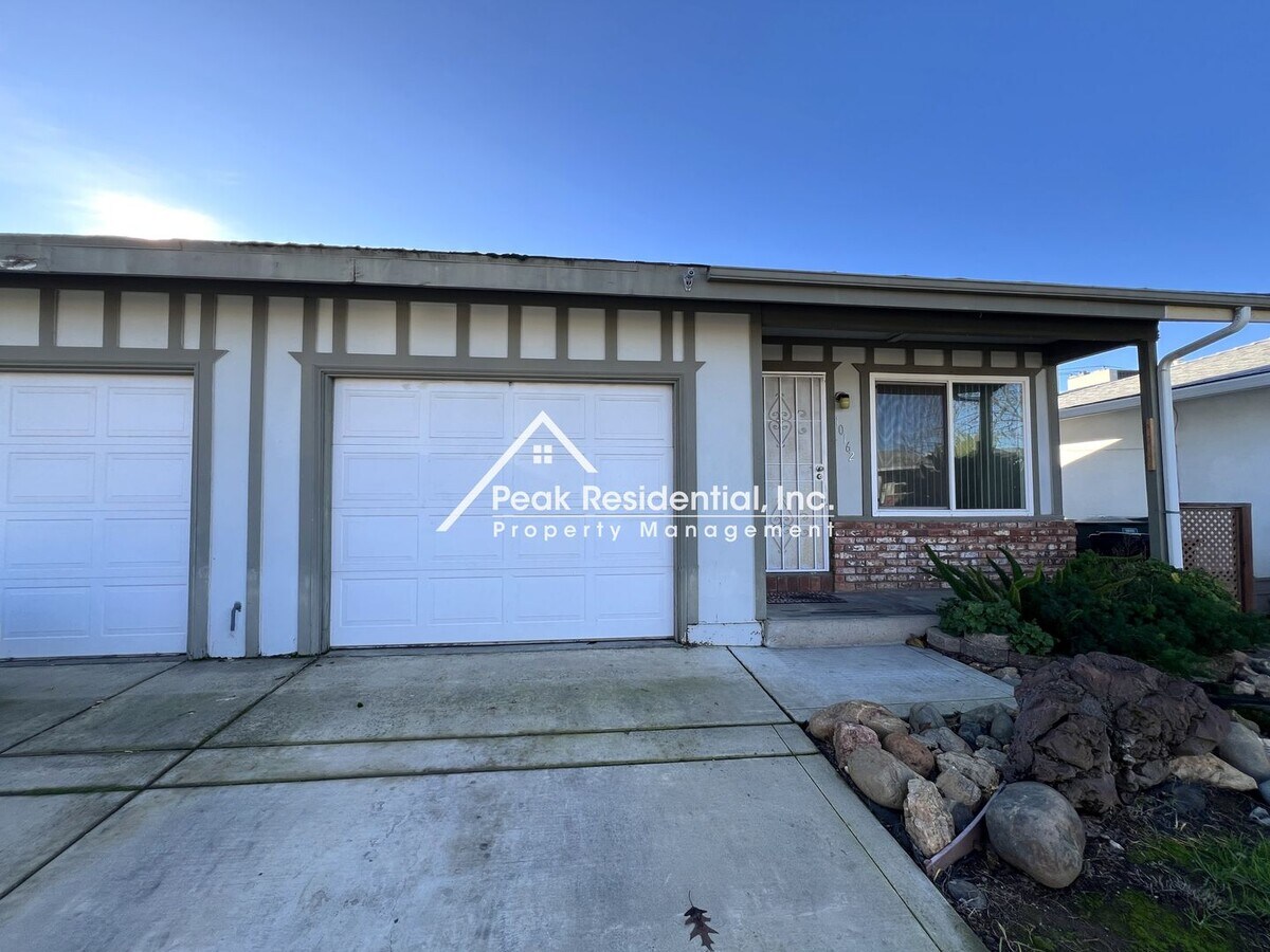 Photo - Nice Sacramento 2bd/1ba Duplex!