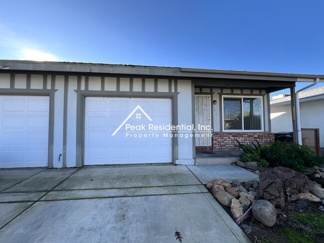 Photo - Nice Sacramento 2bd/1ba Duplex!