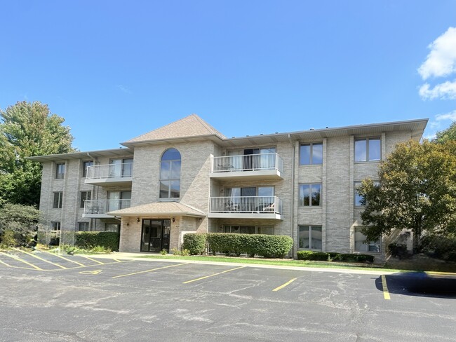 Building Photo - 1033 Ashley Ct N Unit 2D Rental