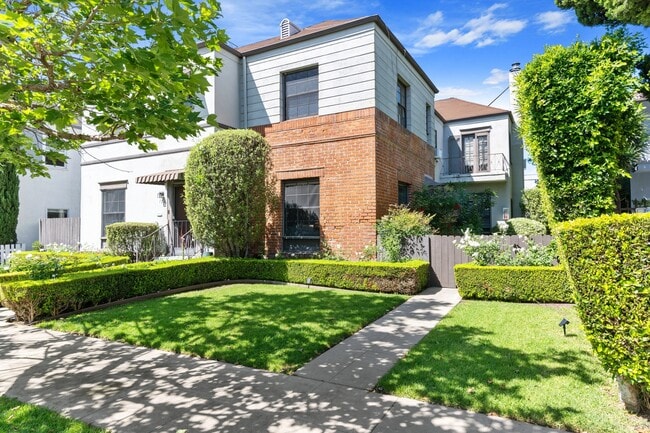 Building Photo - 117 1/2 N Harper Ave Unit 117 1/2