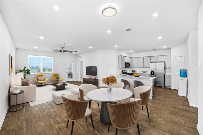 Photo - 105 Escala Wy