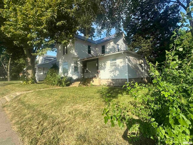 Photo - 405 S Main St