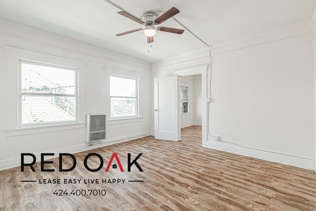 Building Photo - 1026 W 22nd St Unit 11 Rental