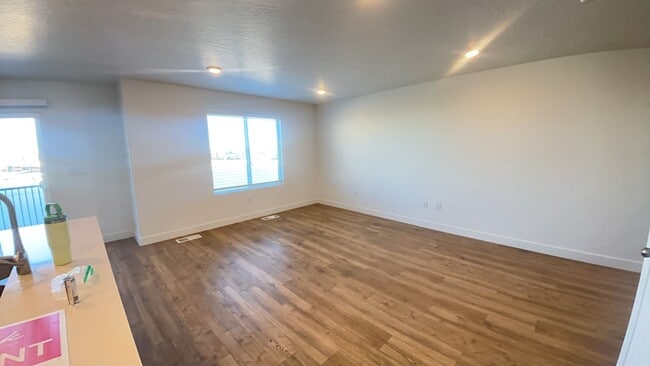 Photo - Modern 4 Bedroom Townhome in Cedar City. Pet Friendly!