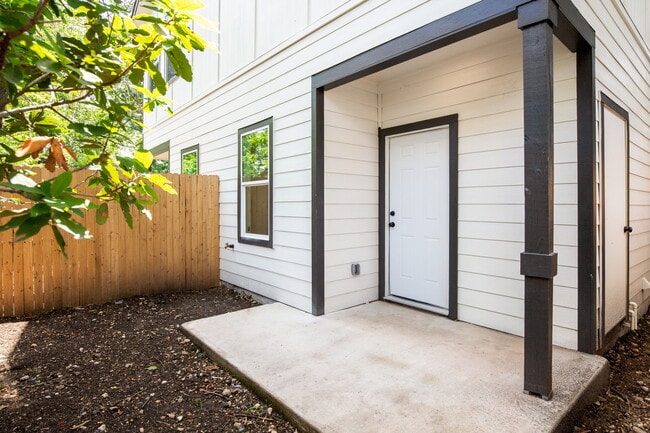 Photo - 1835 Dawson St