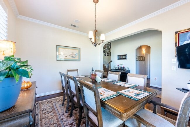 810 Miramar Dr