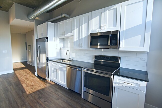 Photo - 3833 N Broadway Unit 612