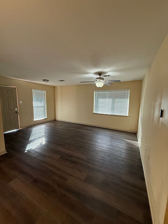 Photo - AM 8181-83 Jefferson Park Unit AM 8181 Jefferson Park