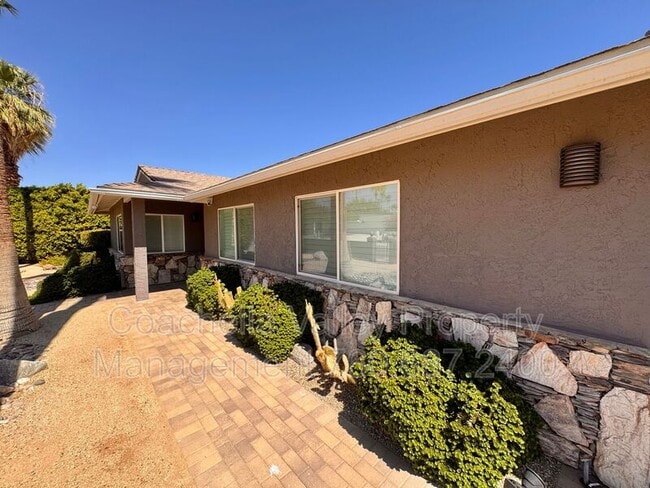 2004 N San Antonio Rd