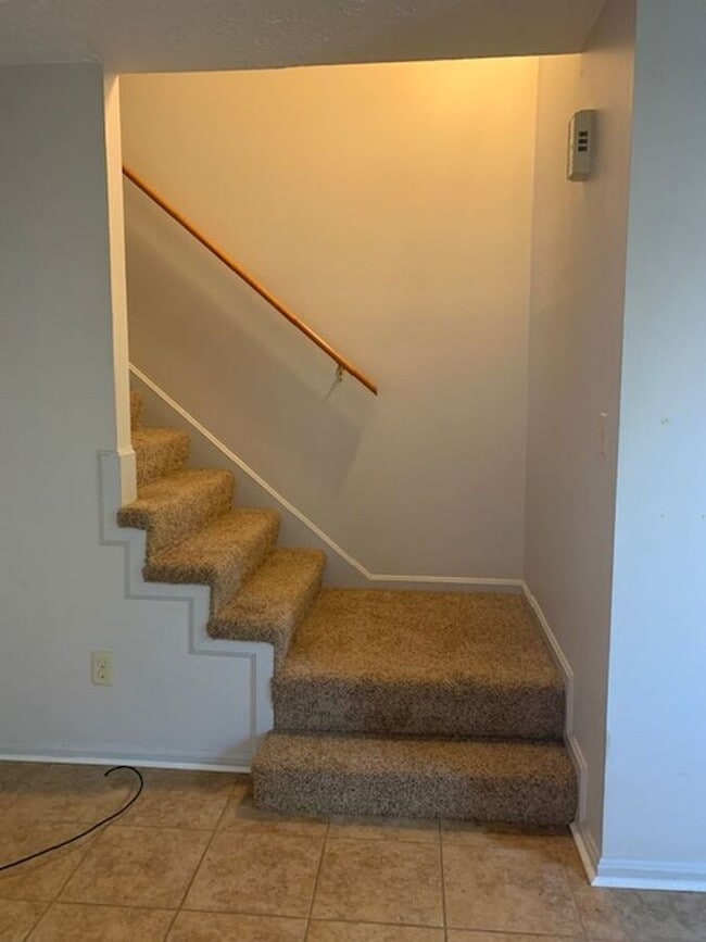 Photo - 215 Medlock Rd