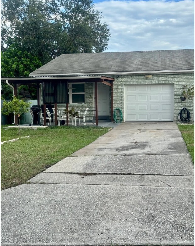 Photo - 310 Northeast Boulevard N House