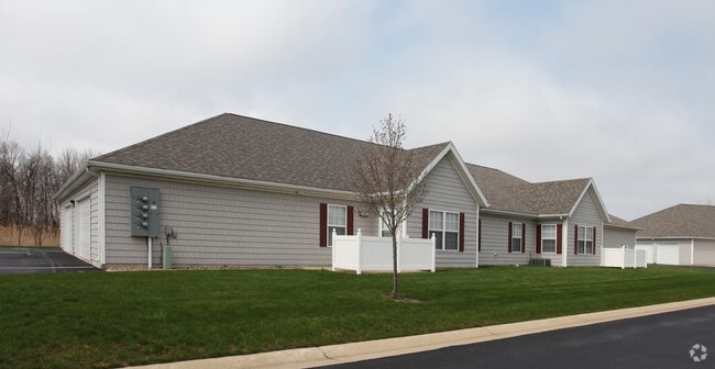 Ranch Style Apartment - Hunters Marsh Villas