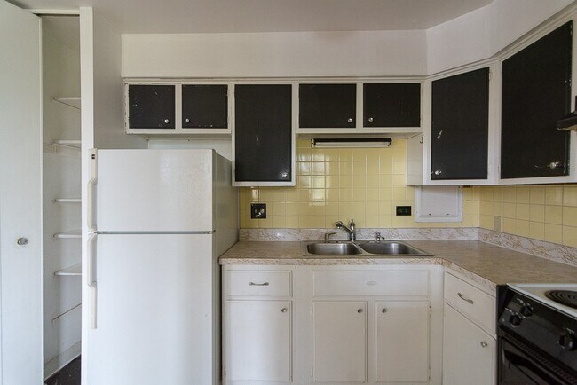 Photo - 1329. N Dearborn Unit B5