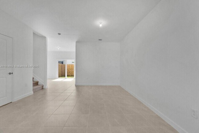 Photo - 2558 SE 27th Dr