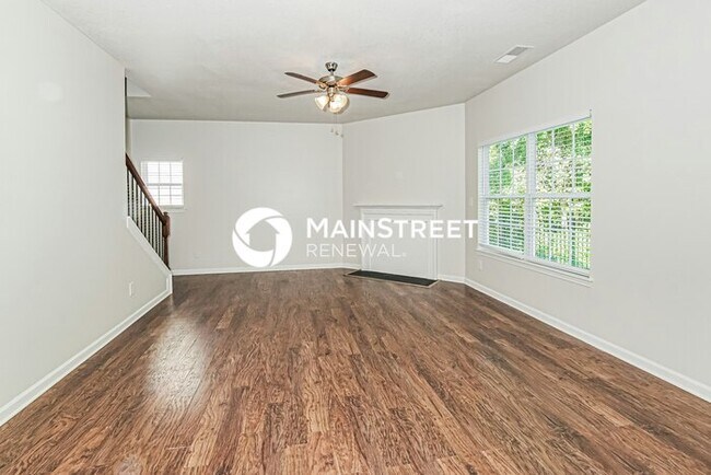 Photo - 3 Bedroom Pet-Friendly Home in KNOXVILLE, TN with Main Street Renewal