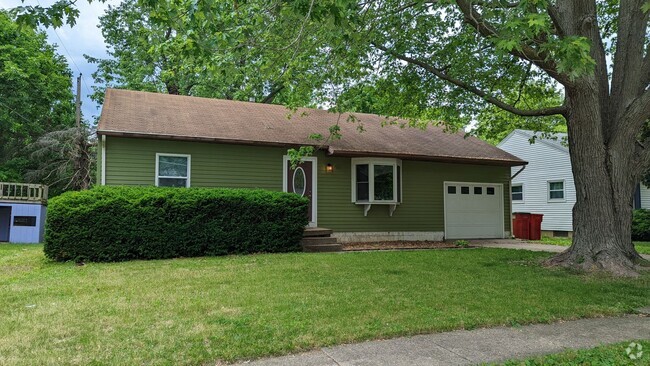 Building Photo - Charming 3 Bedroom Home With Partially Fin...
