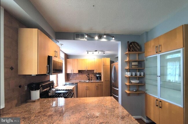 Photo - 103 N George Mason Dr