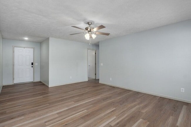 Photo - 205 Smalley St