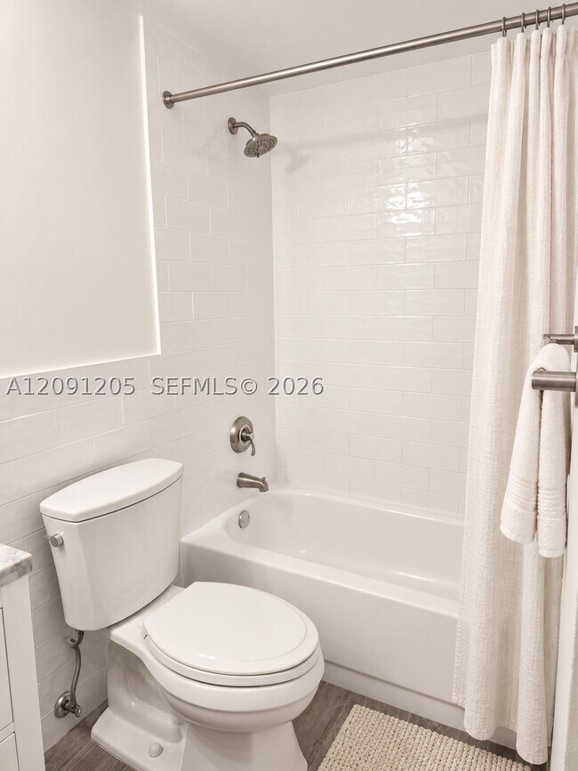 6855 Edgewater Dr Unit 2CN (2B)