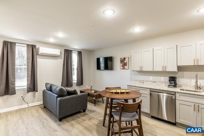 1329 Riverdale Dr Unit 4