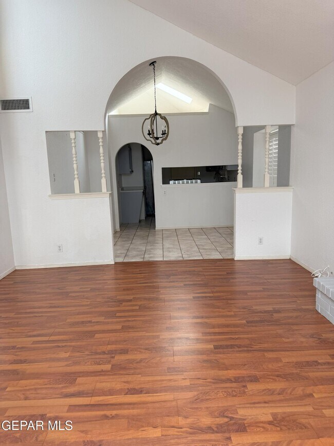 Photo - 6909 Canyon Run Dr