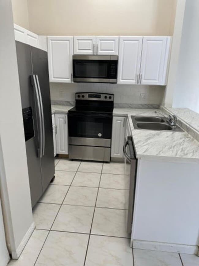 Photo - 1123 Hyacinth Pl