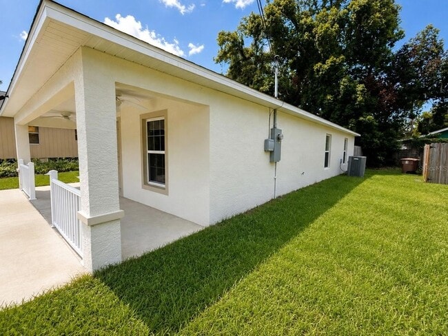Photo - 986 NW 1st St