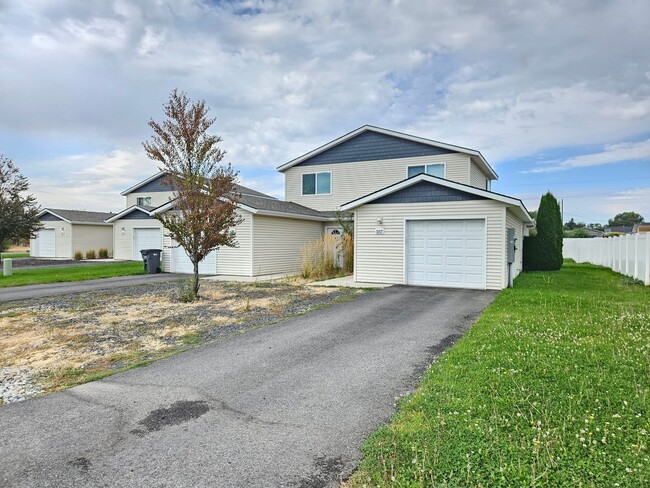 Photo - 5207-5207 E Upriver Dr
