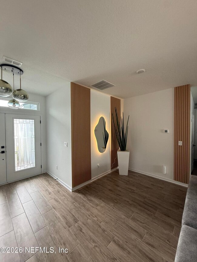 Photo - 2105 Featheredge Wy